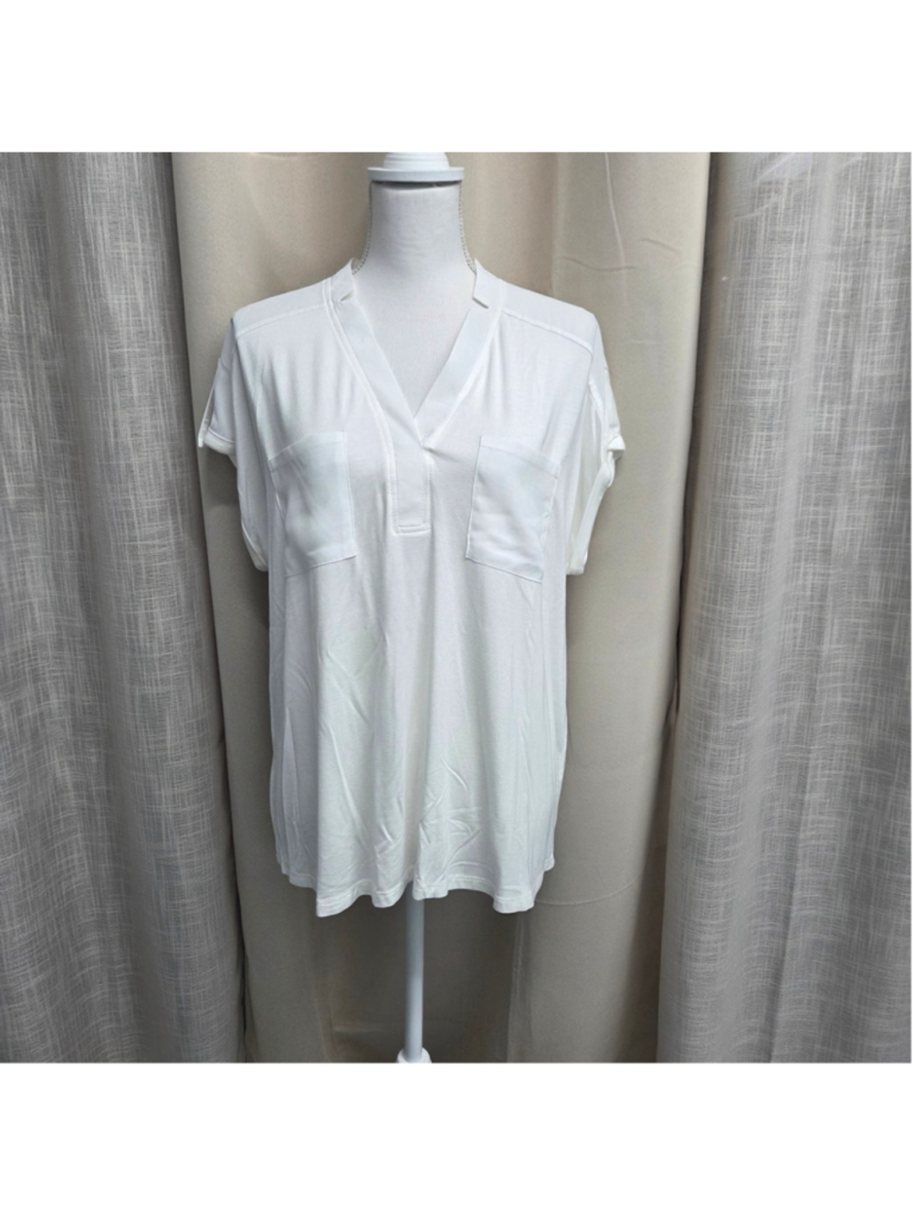 NWT Cable & Gauge White V-Neck Pocket Tunic Top